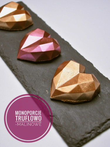 Truflowo-malinowe monoporcje w temperowanej czekoladzie