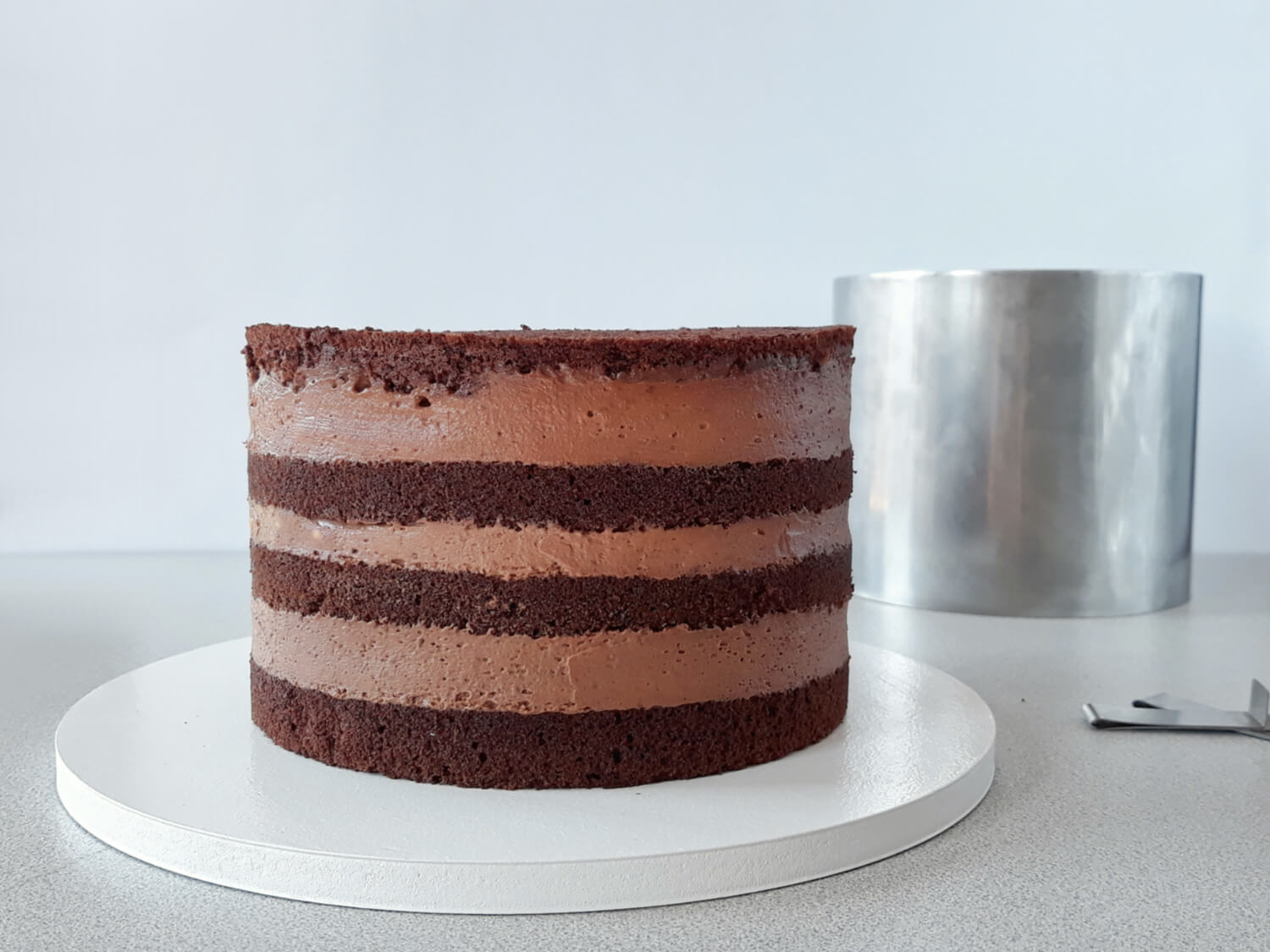 Jak złożyć idealnie prosty tort? Składanie tortu krok po kroku. tutorial, złożony tort