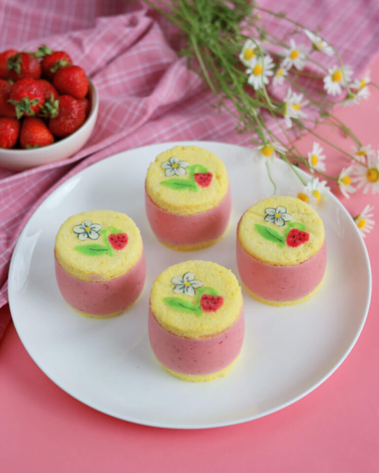 Deserki jak malowane czyli monoporcje ze wzorem w truskawki Cake it