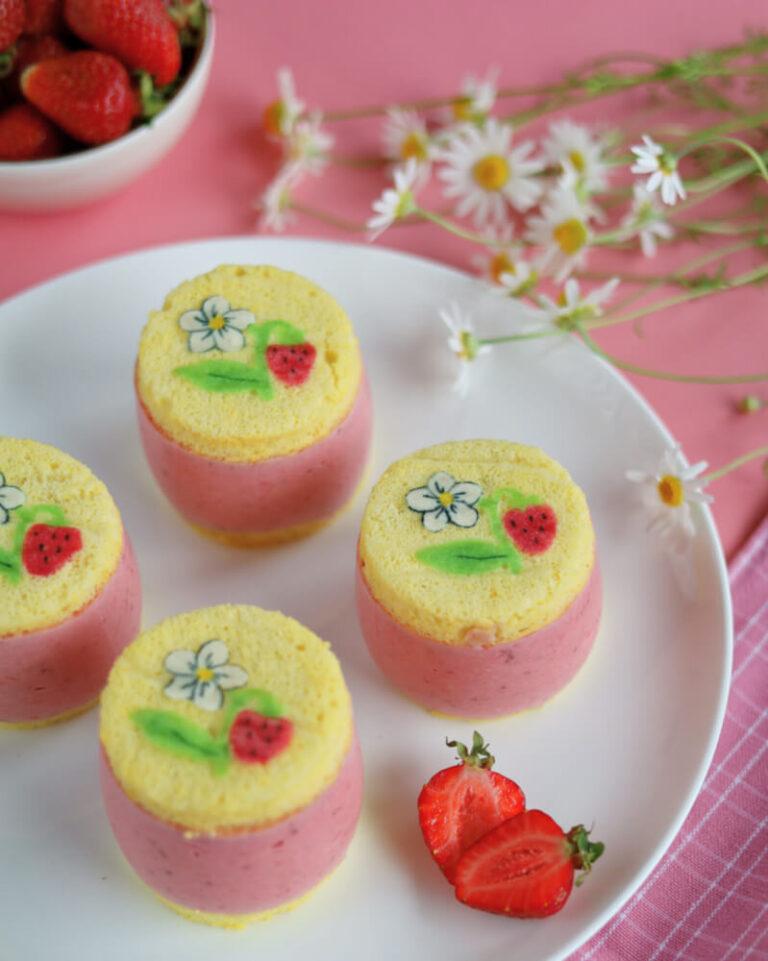 Deserki jak malowane czyli monoporcje ze wzorem w truskawki Cake it