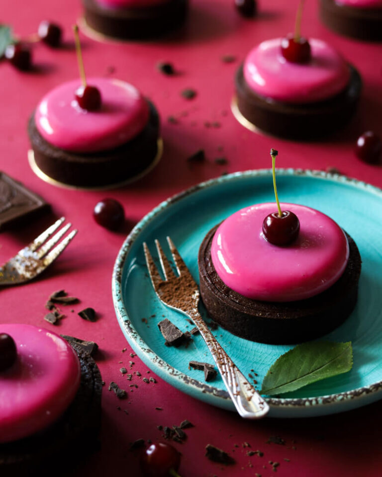 Czekoladowowiśniowe monoporcje na kruchym spodzie Cake It