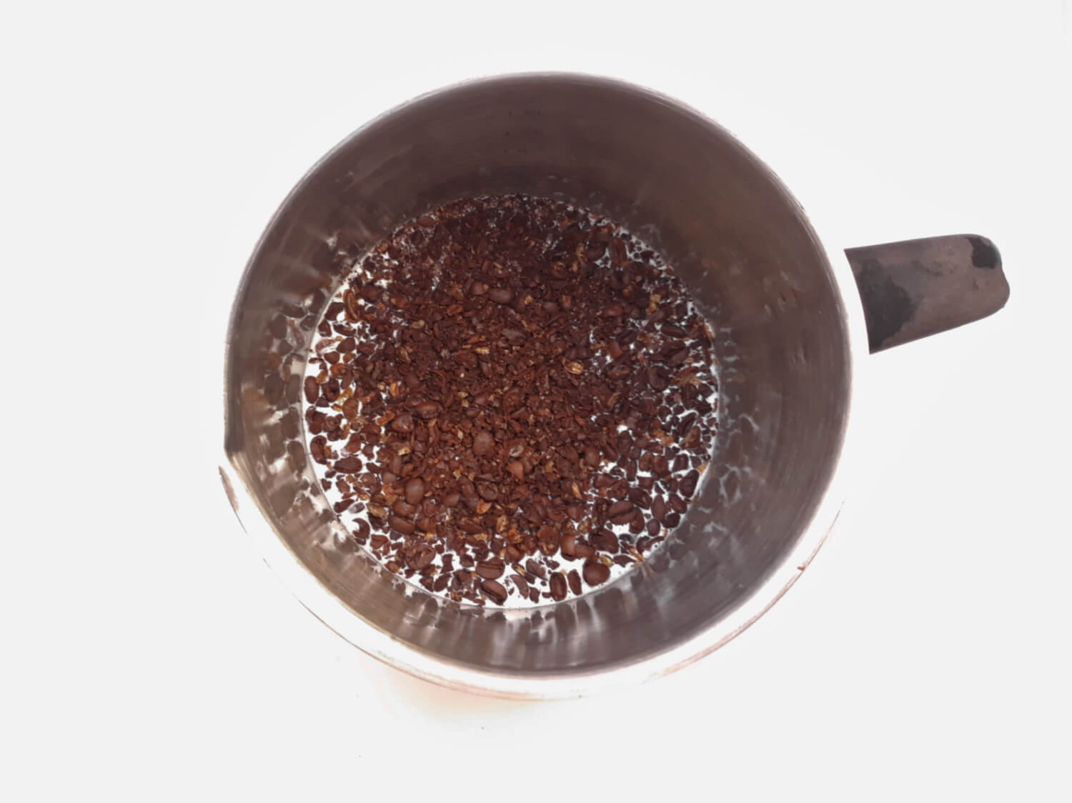 przygotowanie kremu kawowego namelaka, kawa, mleko, garnek