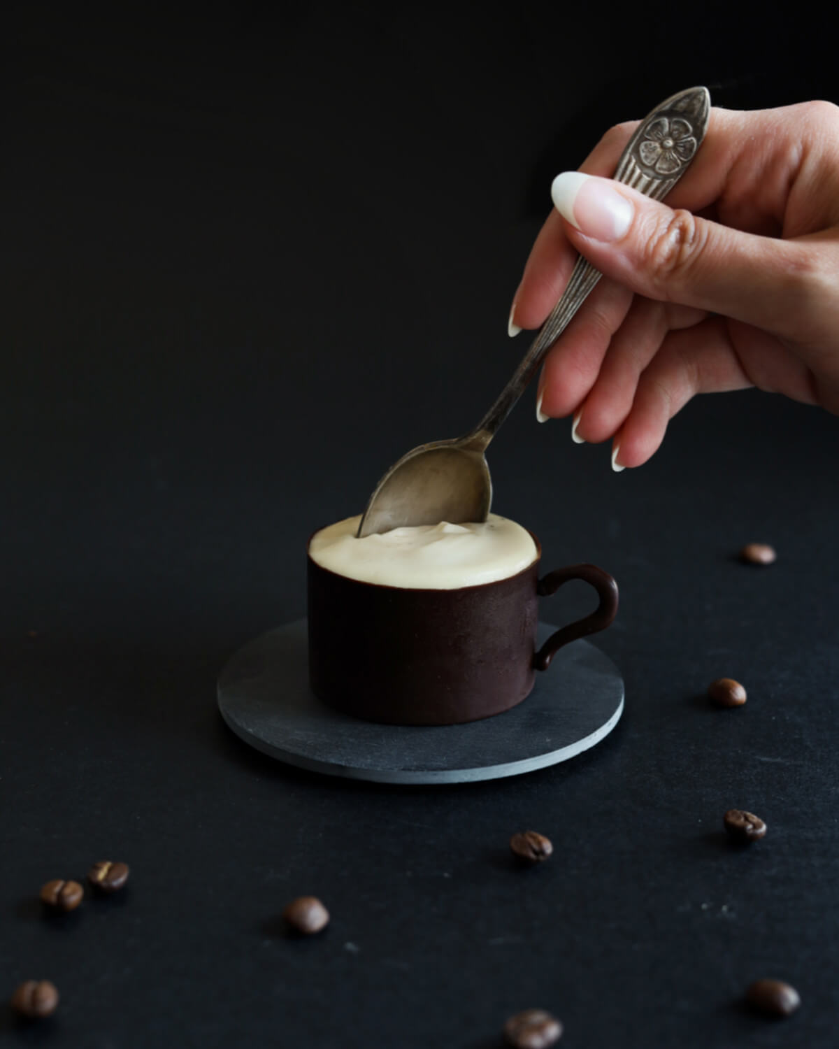 Czekoladowy kubek kawy - czekoladowo-kawowa monoporcja z likierem