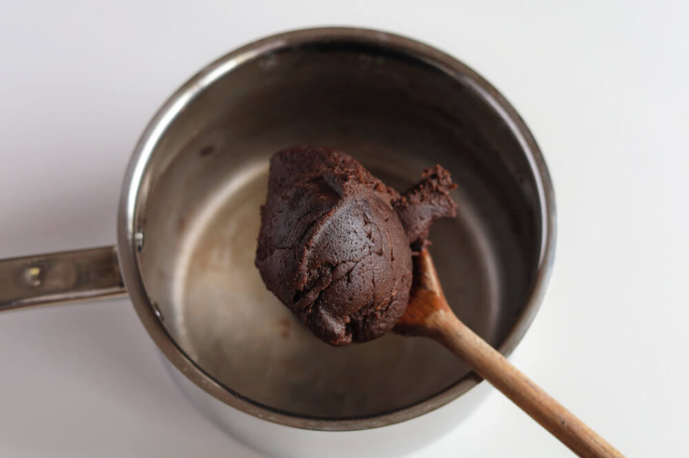 przygotowanie kakaowego ciasta parzonego