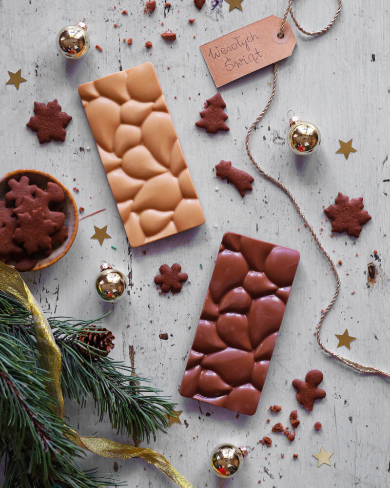 tabliczki czekolady ze świąteczną dekoracją