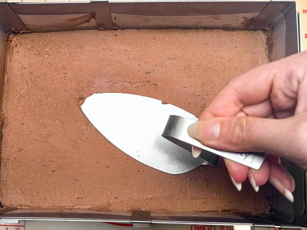 składanie sernika czekoladowego