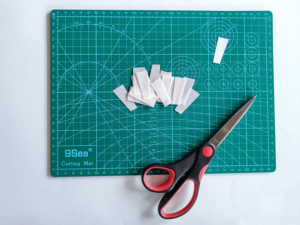 przygotowanie dekoracji z papieru waflowego - wycinanie elementów z papieru waflowego