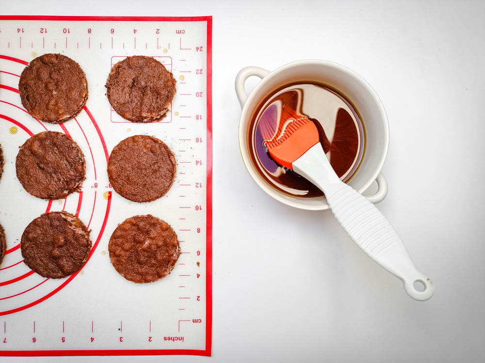 składanie laskowego tiramisu