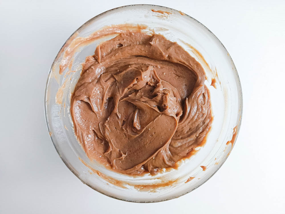 Przygotowanie kremu kinder bueno