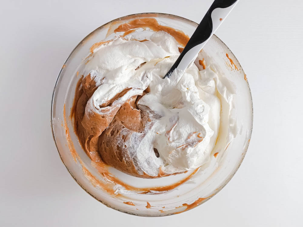 Przygotowanie kremu kinder bueno