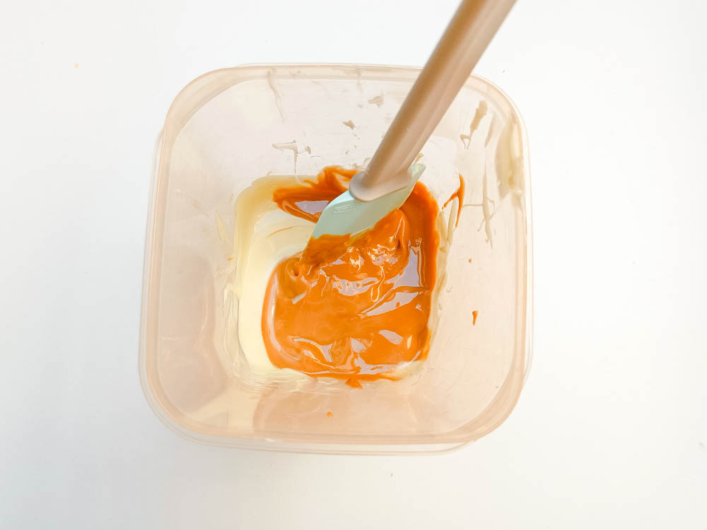 przygotowanie kremu orzechowego do miodownika snickers