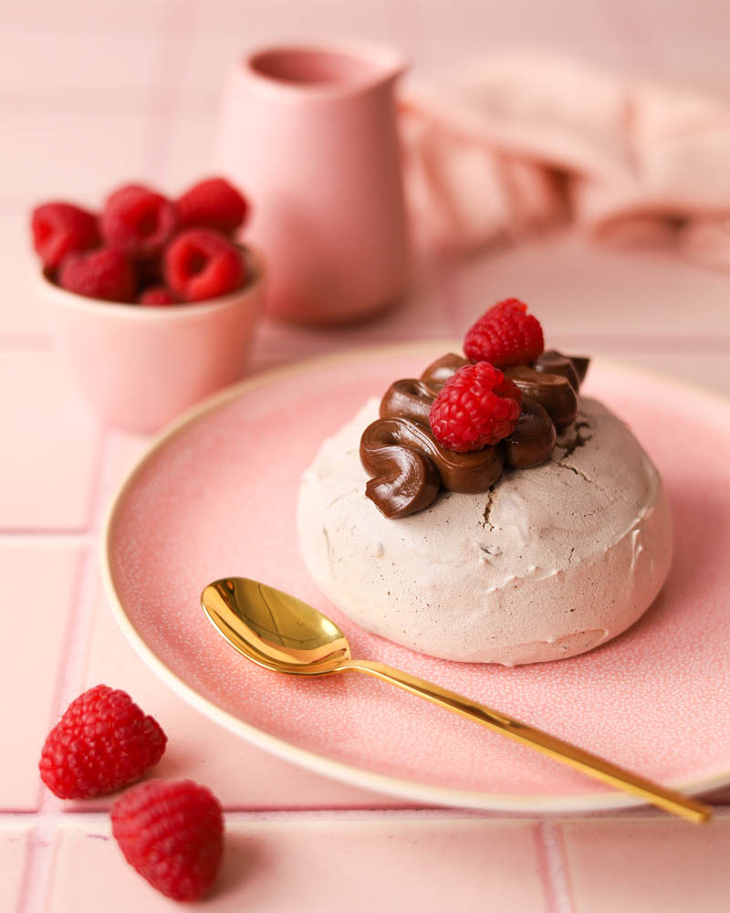 Pavlova Euforia - czekoladowa beza, czekoladowe cremeux i maliny