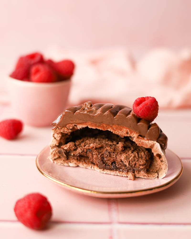 Pavlova Euforia - czekoladowa beza, czekoladowe cremeux i maliny