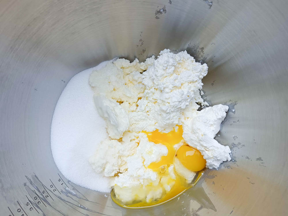 przygotowanie sernika kawowo-czekoladowego