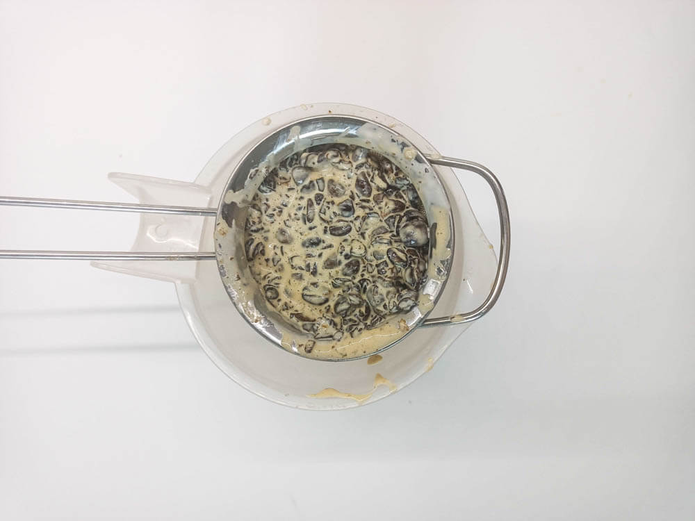 przygotowanie sernika kawowo-czekoladowego