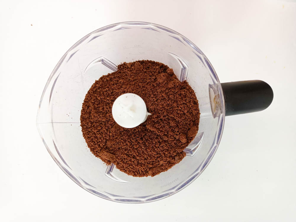 przygotowanie sernika kawowo-czekoladowego