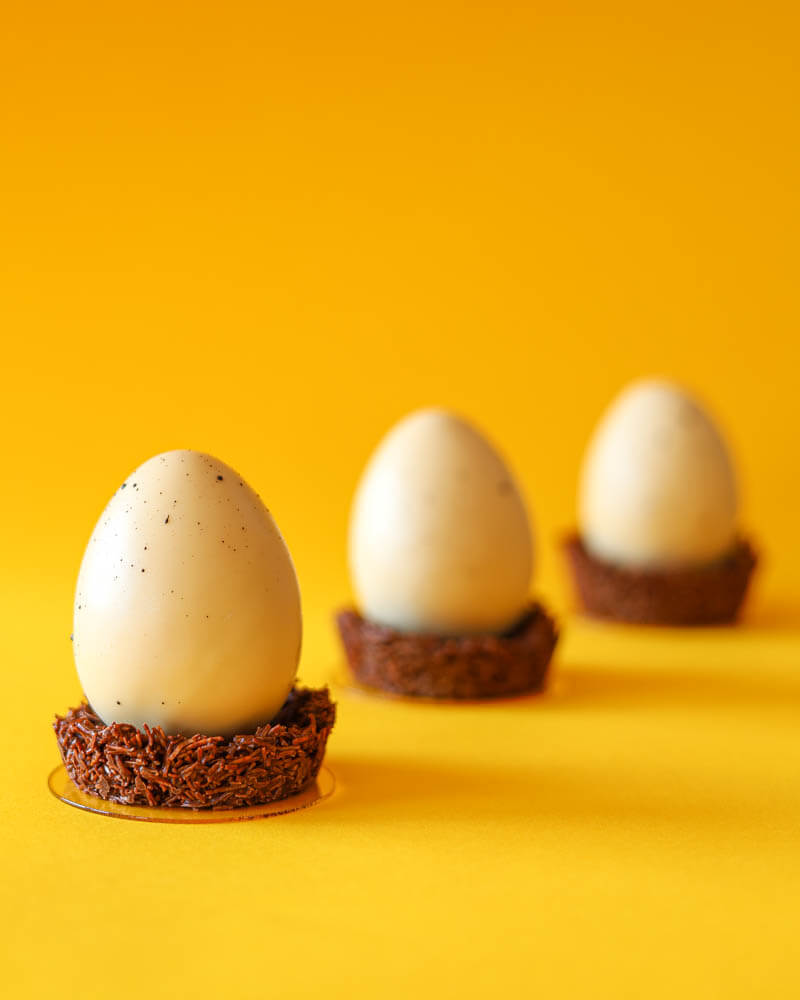 Monoporcje jajka - kokosowa namelaka / coulis mango-marakuja