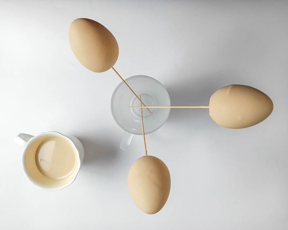 Monooprcje jajka - oblewanie monoporcji czekoladą