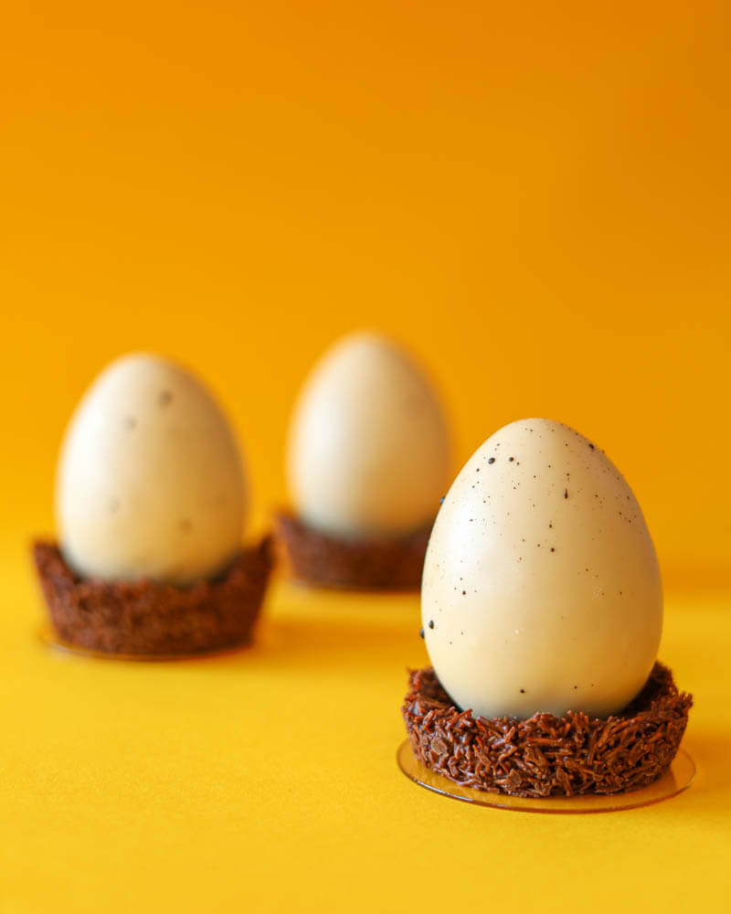 Monoporcje jajka - kokosowa namelaka / coulis mango-marakuja