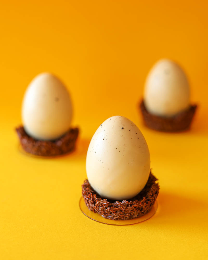 Monoporcje jajka - kokosowa namelaka / coulis mango-marakuja