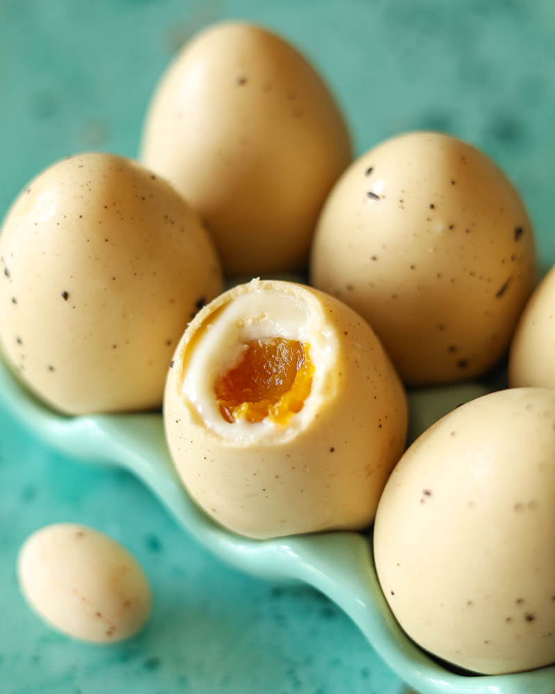 Monoporcje jajka - kokosowa namelaka / coulis mango-marakuja