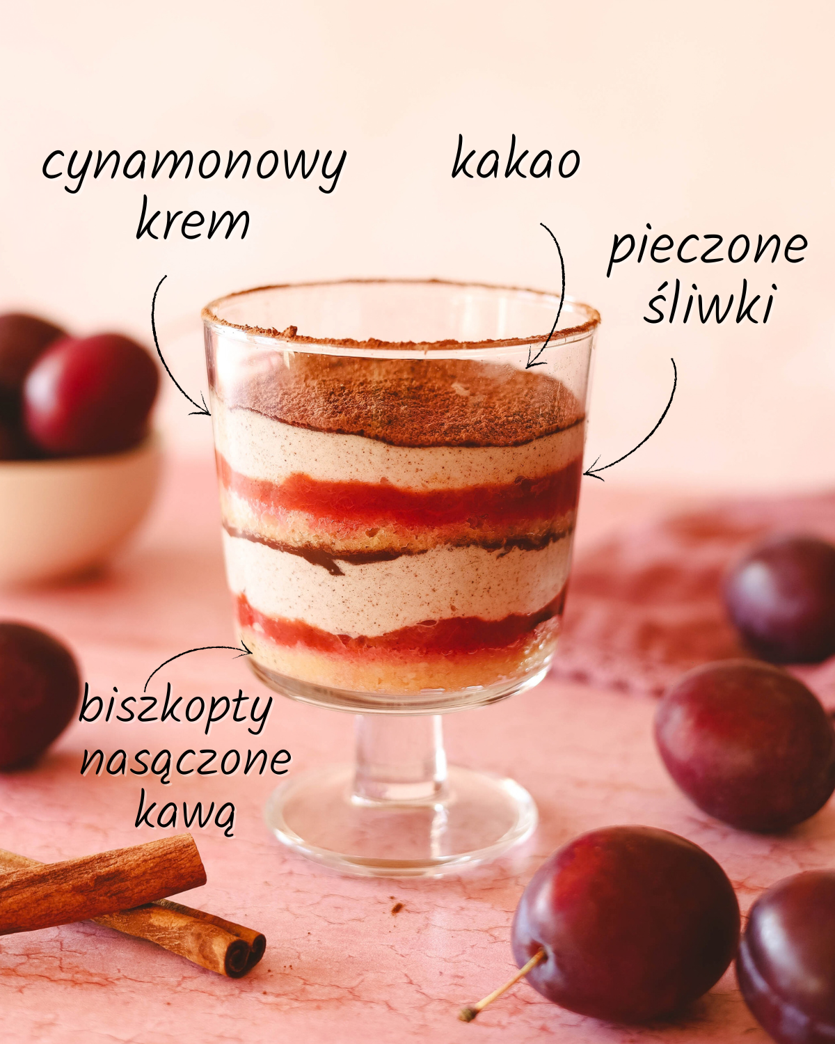 Jesieniarskie tiramisu z cynamonowym kremem i pieczonymi śliwkami